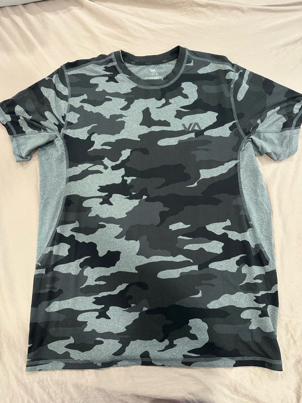 RVCA Men’s Black & Gray Camo Athletic Tee